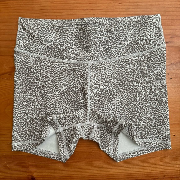 Dharma Bums Airbrush Lite Balance Run Short in “Lioness”, Size 12, EUC - Picture 1 of 5